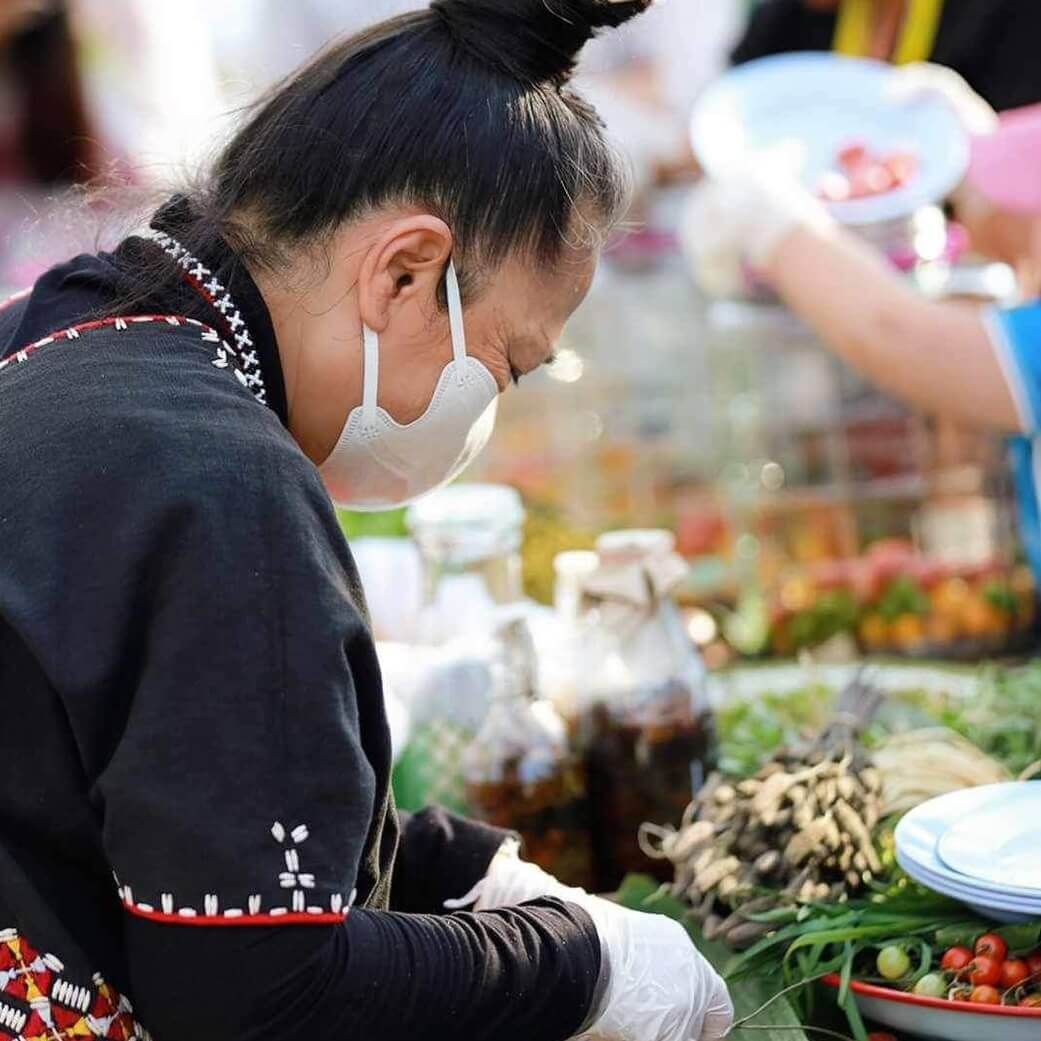 Isaan Flavors: Handmade Thai Corn and Glutinous Rice Cakes